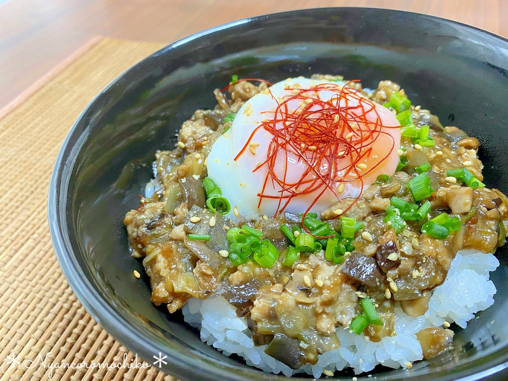 甘いピリ辛♡ナスの肉味噌丼