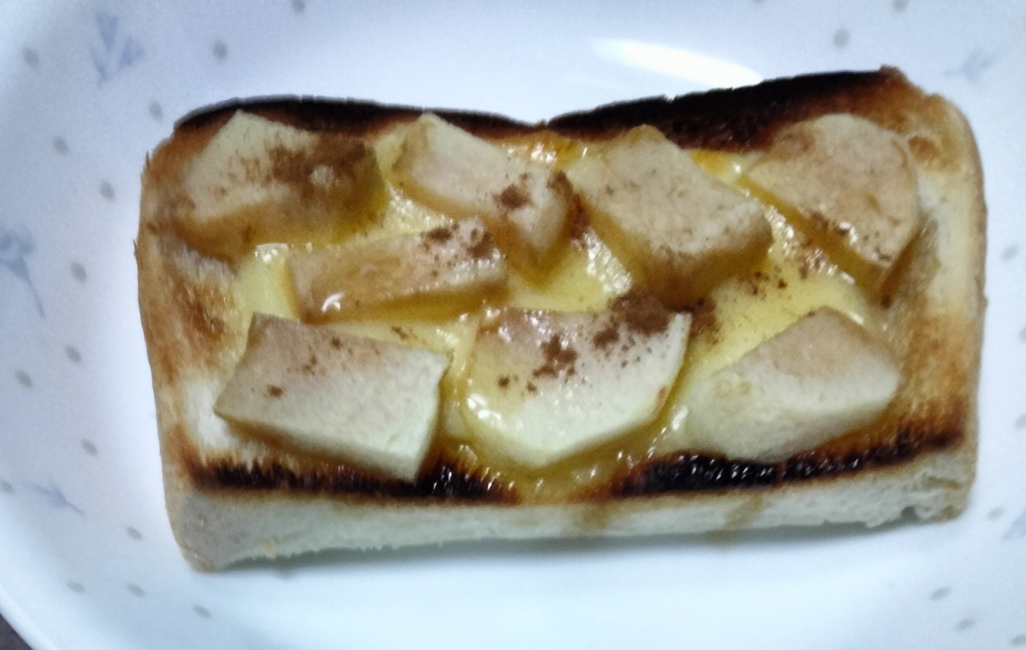 チーズトーストアレンジ 林檎のせ 蜂蜜シナモンかけ