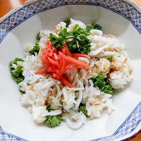 まな板なし3分！？塩&砂糖もみパセリで❤しらす丼♪ レシピ・作り方