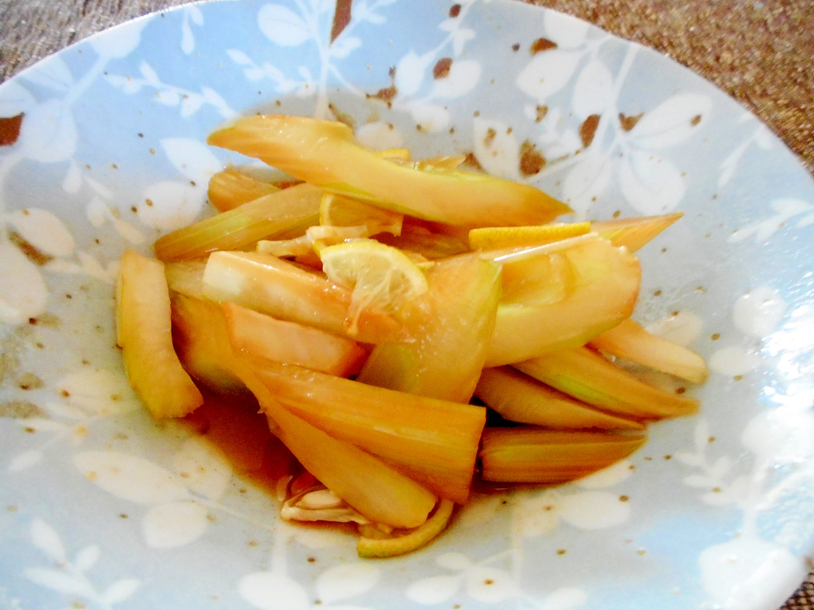 レンジでセロリのかぼす醤油漬け