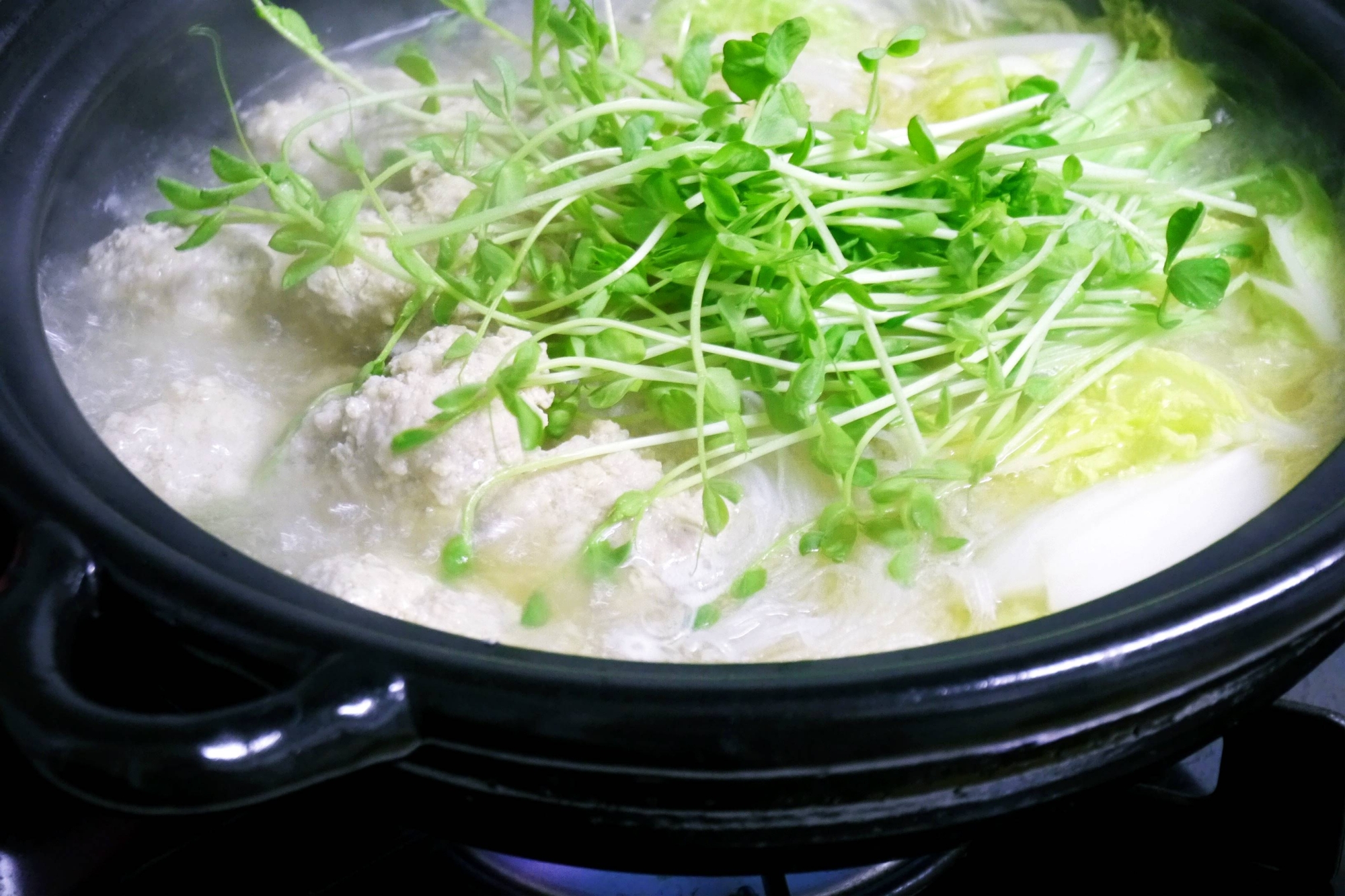 簡単！えのき入り肉団子の中華風白菜鍋