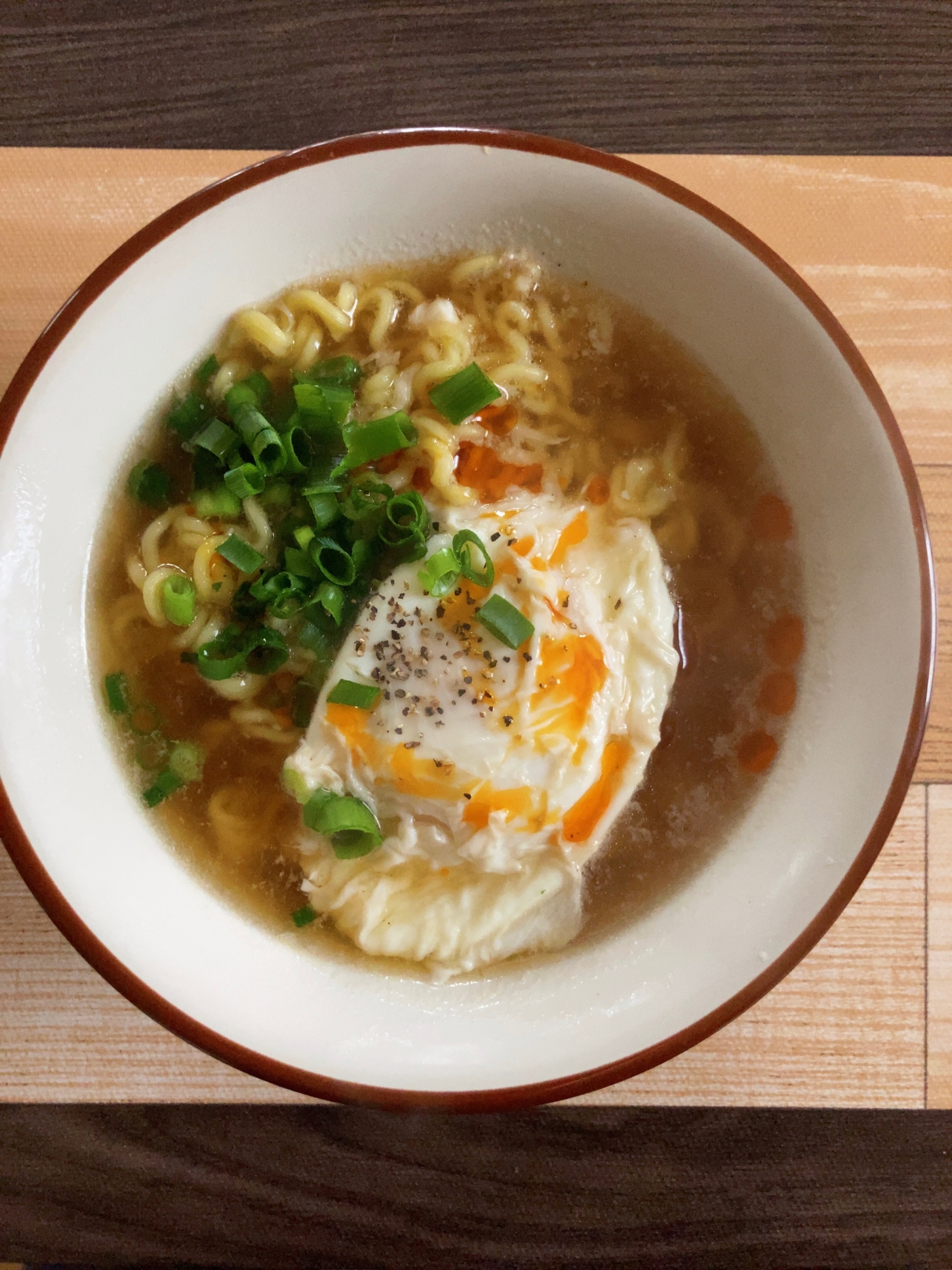 休日のランチは半熟卵の醤油ラーメン