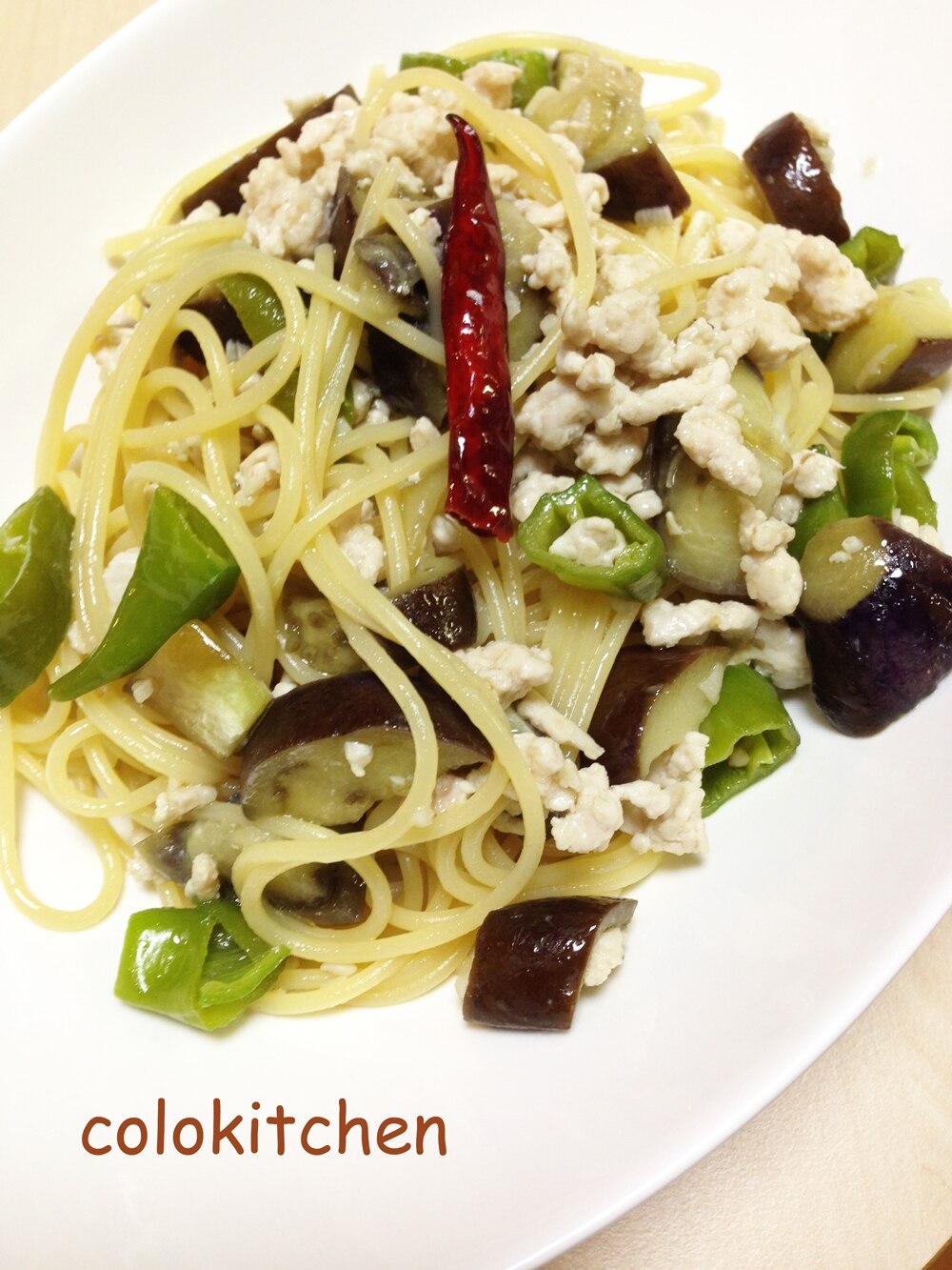 万願寺唐辛子と茄子の鶏ミンチペペロンチーノ レシピ・作り方 by