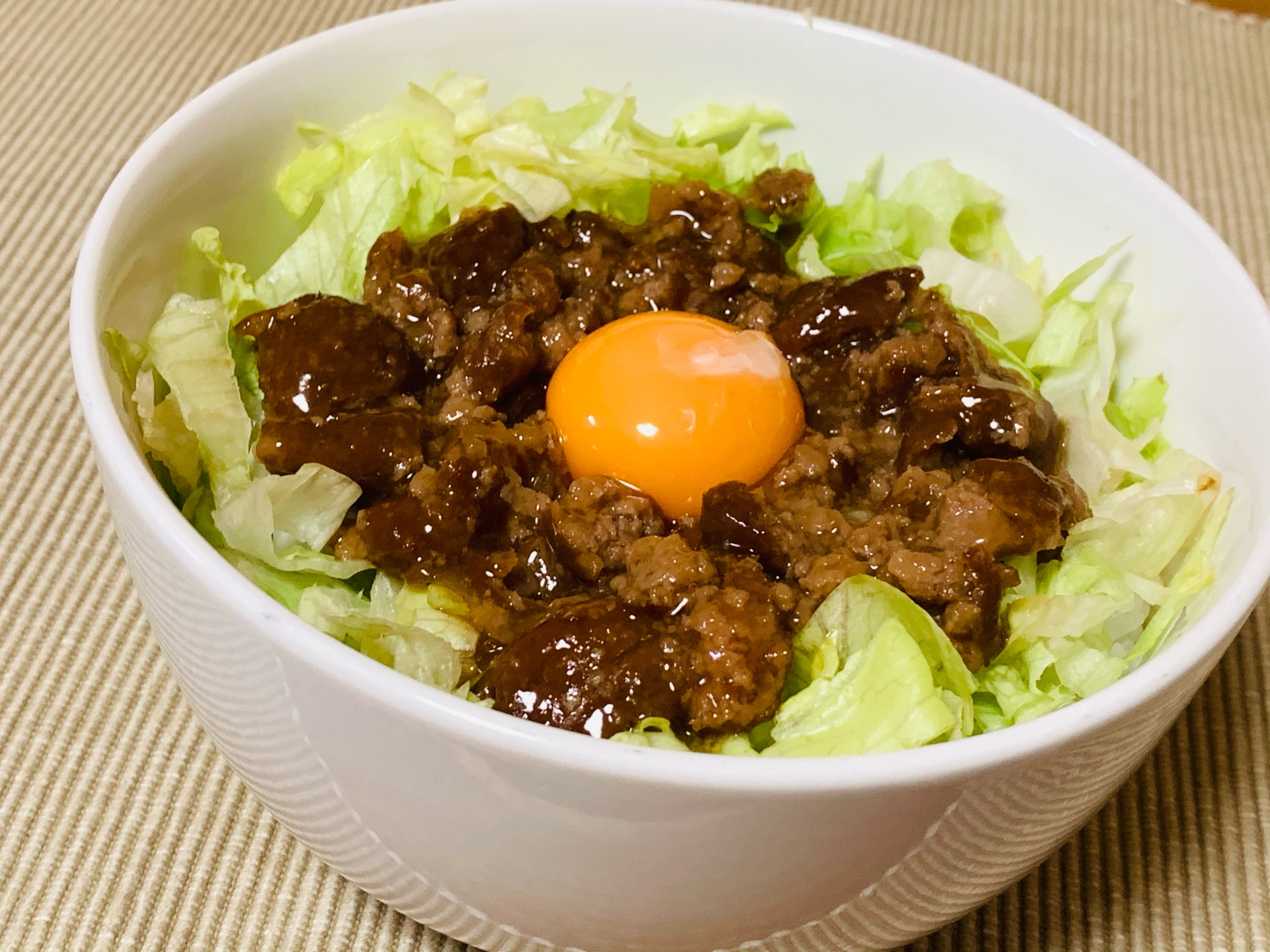 【時短簡単】レトルトミートボールで作る「そぼろ丼」