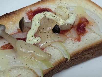 たまねぎとしめじのピザトースト