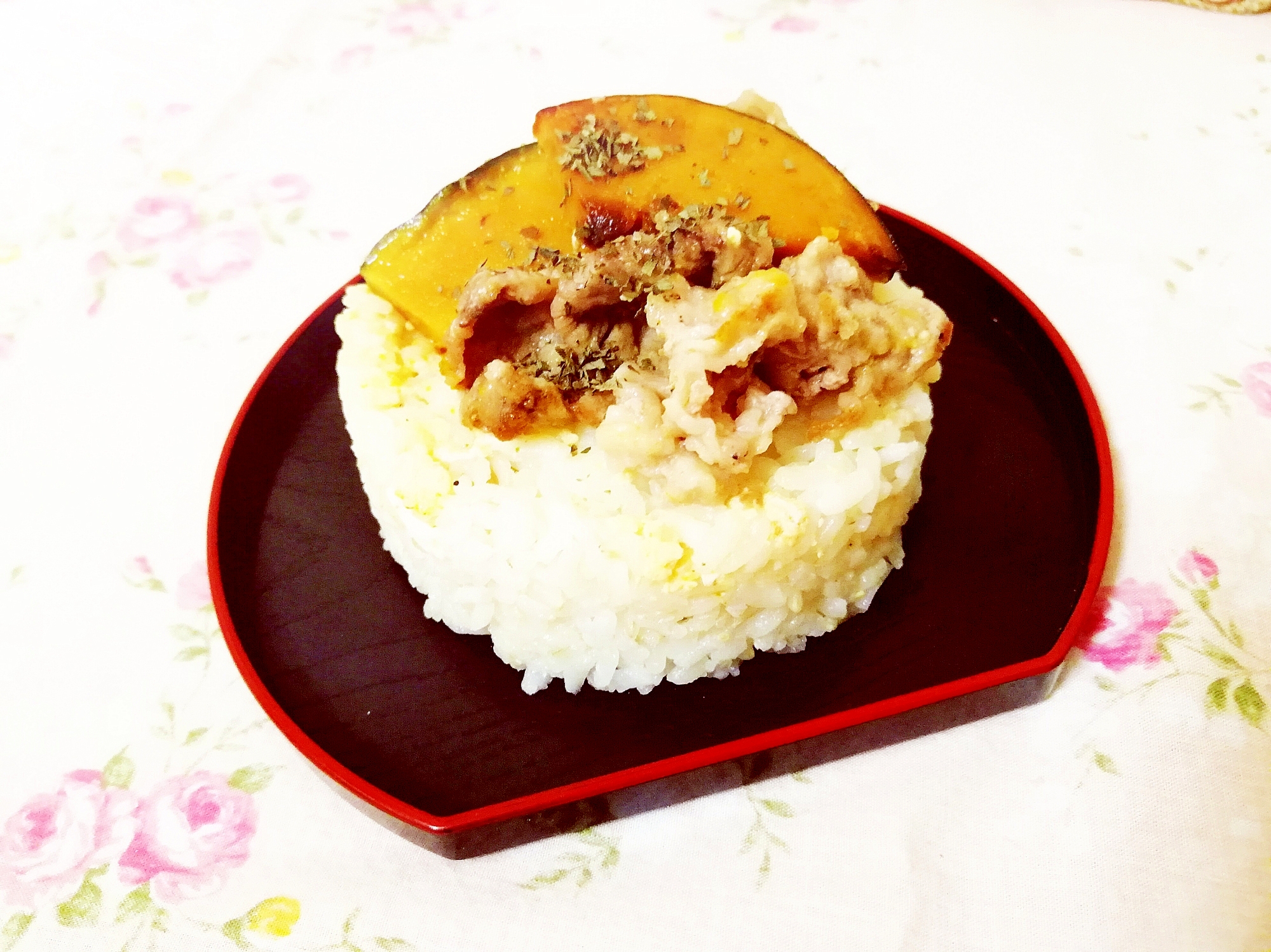 かぼちゃと豚小間蒸し焼きのっけ♪押し寿司風