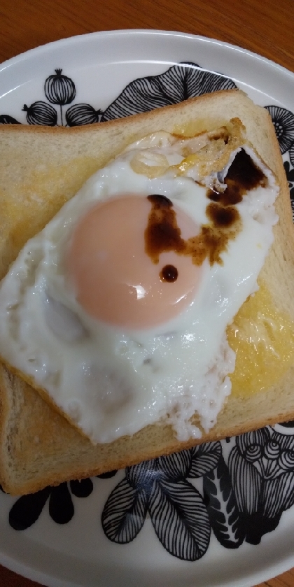 休日の朝御飯に美味しくいただきました☆目玉焼きは醤油派ですがウスターソースも美味し～《*≧∀≦》ごちそうさまでした(*´∀人)