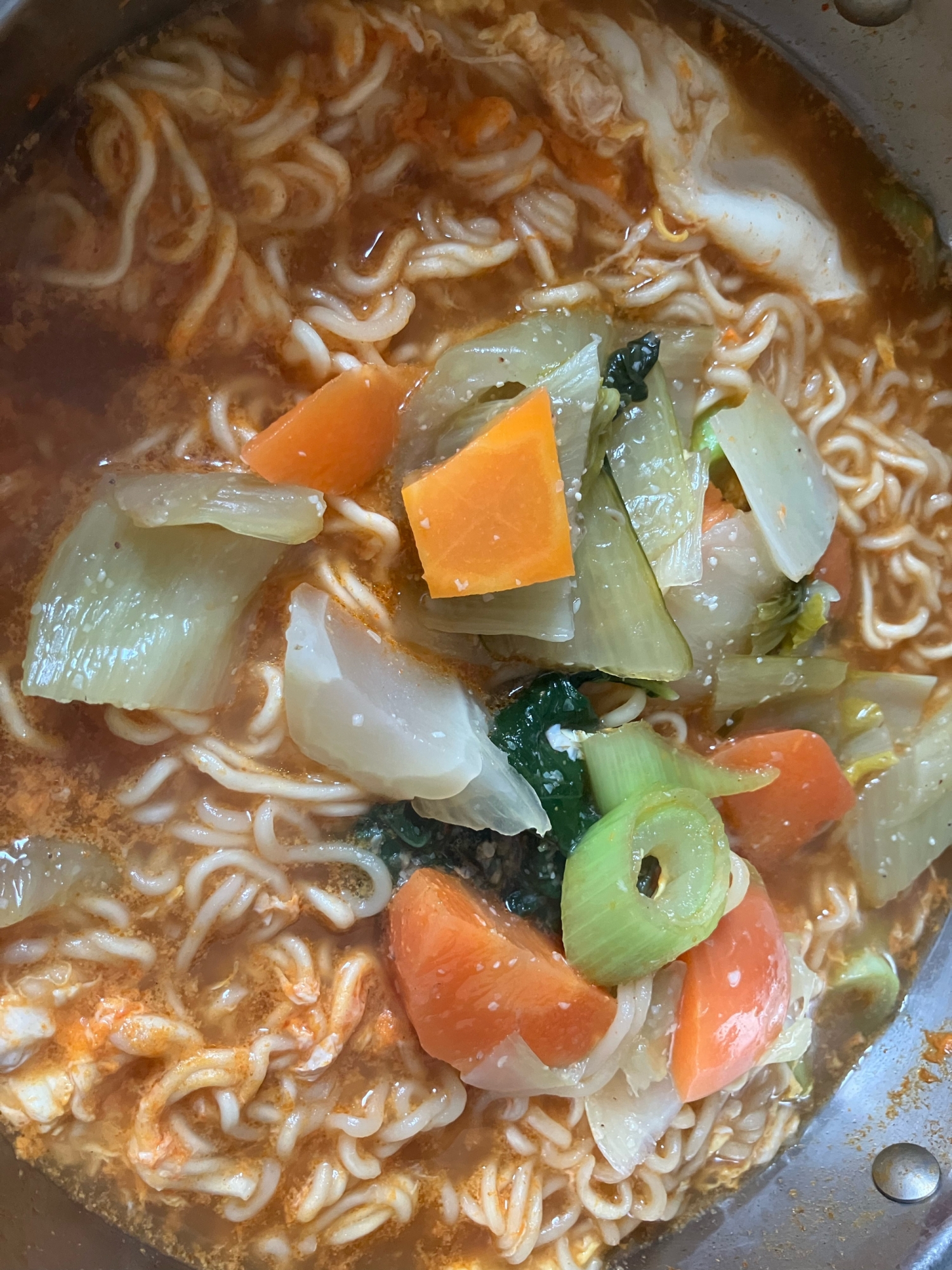 青梗菜と人参の辛ラーメン