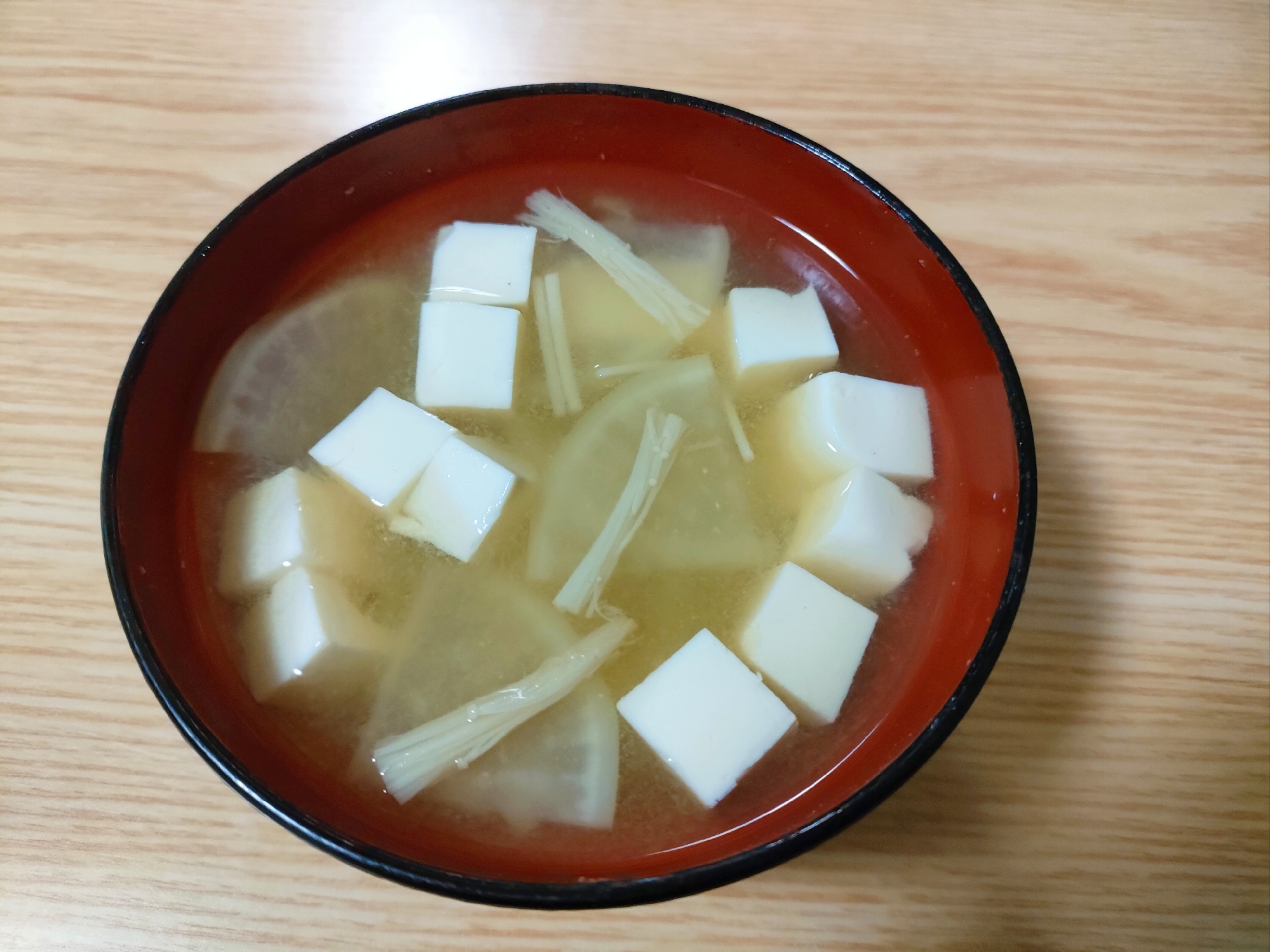 豆腐と大根とえのきの味噌汁