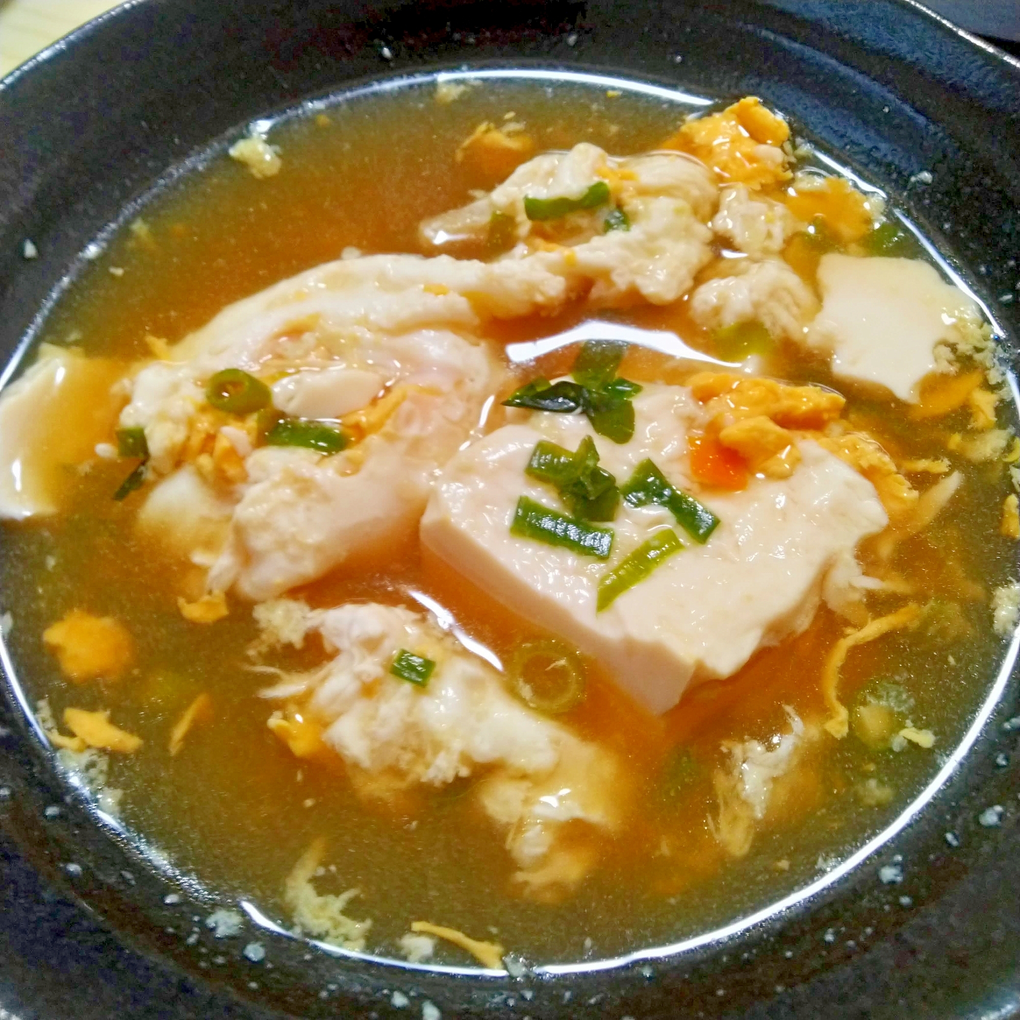 簡単・豆腐とたまごの醤油ベース鍋