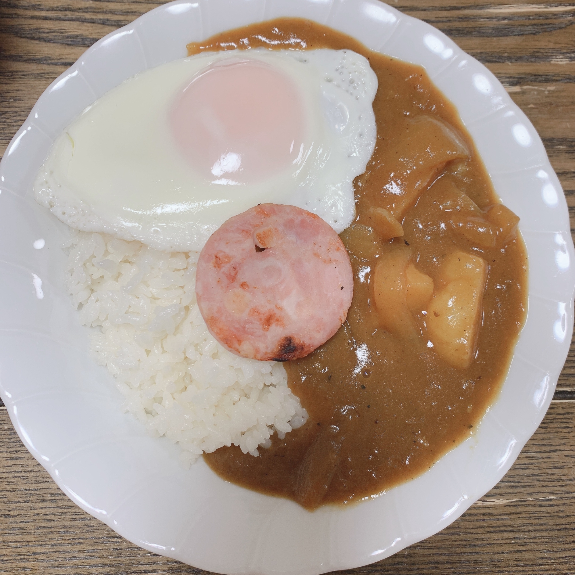 目玉焼き&ハム乗せカレー