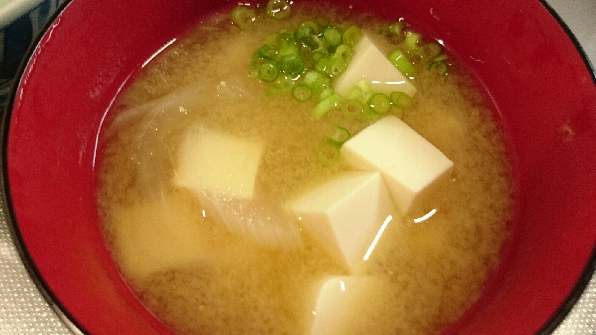 豆腐と新玉ねぎの味噌汁