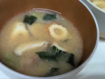 戻した椎茸+戻し湯で３分！？竹輪と小松菜の味噌汁♪