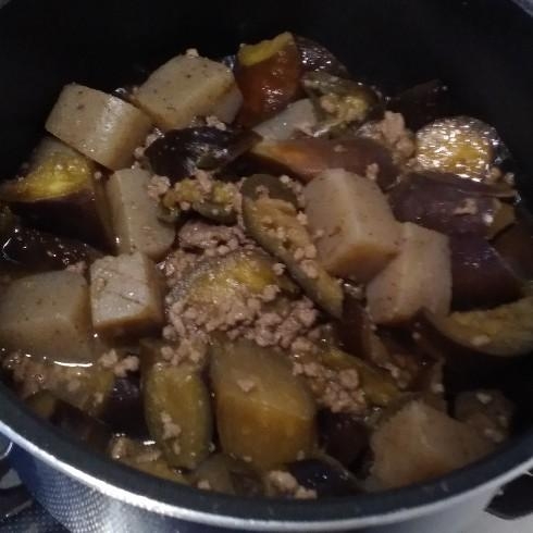 茄子とミンチとこんにゃくの煮物