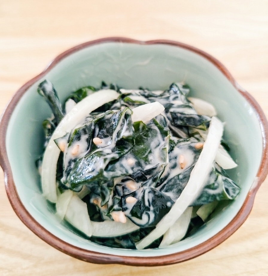 簡単副菜【新玉ネギとわかめの出汁マヨ和えサラダ】