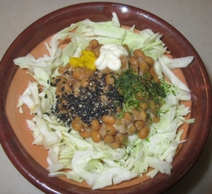 キャベツと納豆を混ぜると美味しいですね。主人と分けて食べました。ごちそうさま