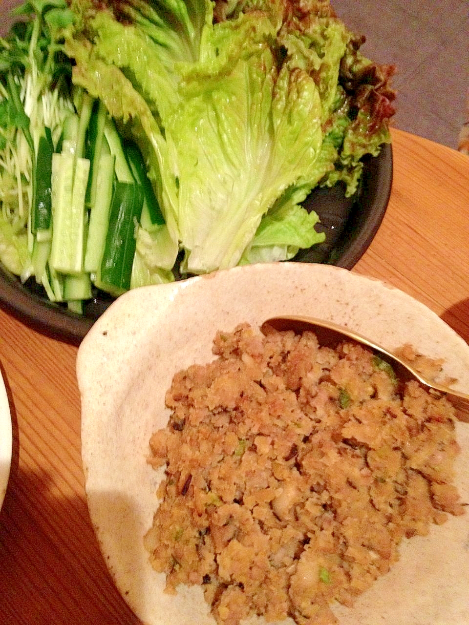 椎茸のおから入り肉味噌　野菜巻き