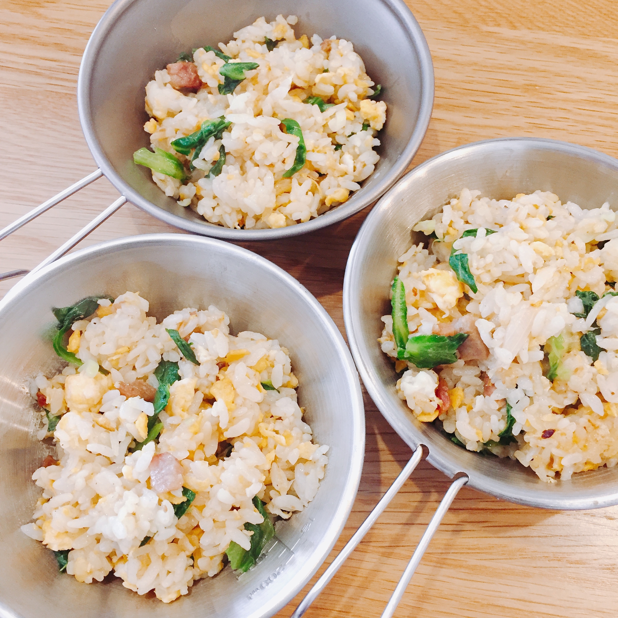 超簡単レタスチャーハン(キャンプでも作れる!)