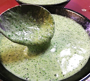 ネバネバ、モロヘイヤ牛乳スープ