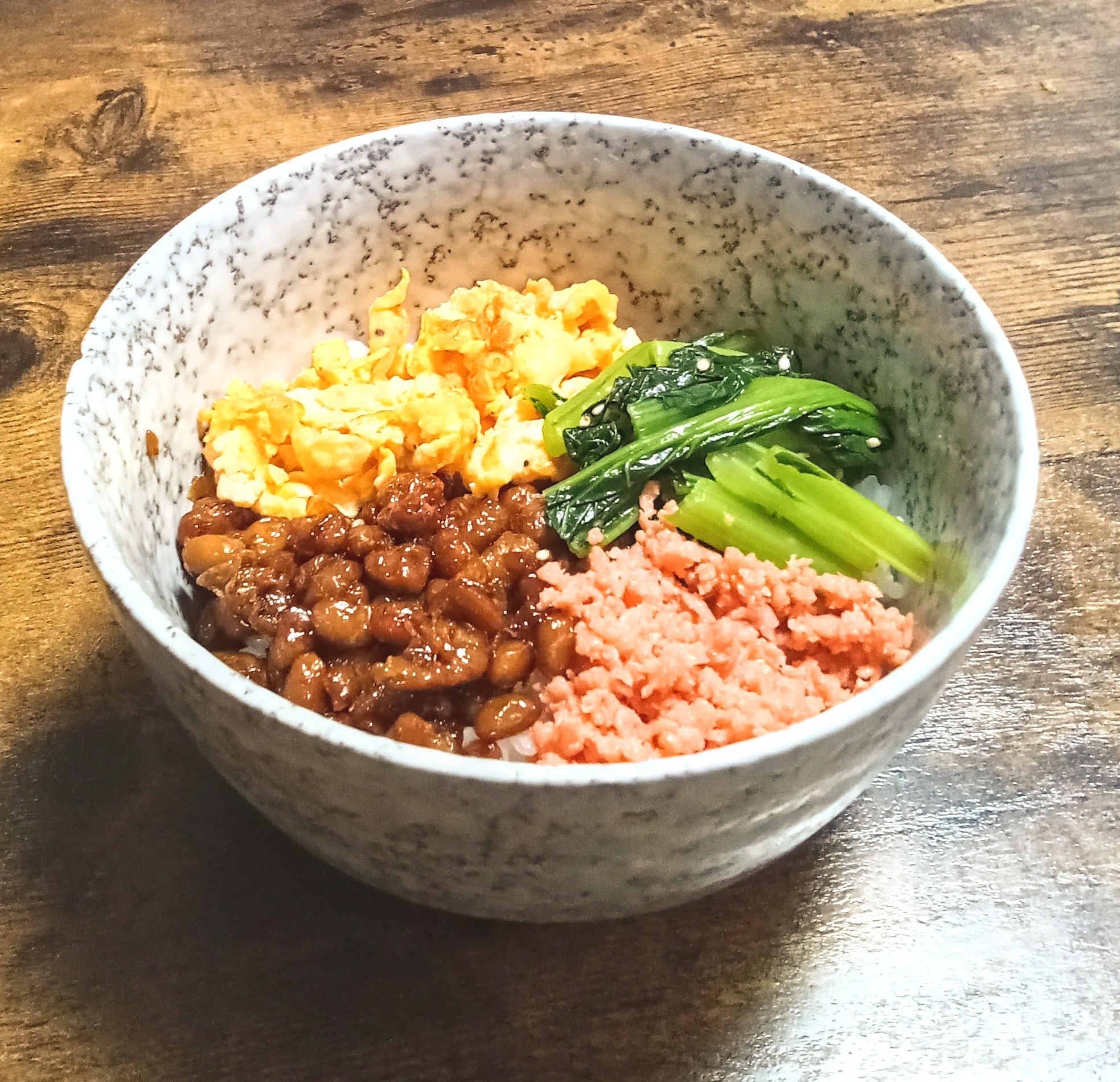 今日は丼♫納豆などで4色丼