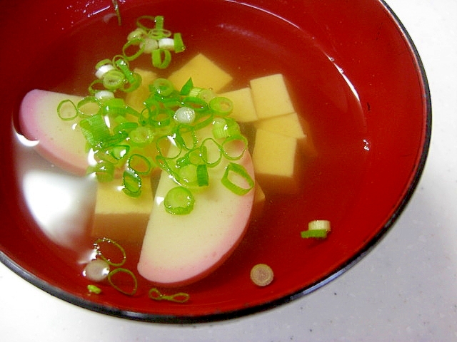 豆腐とかまぼこのお吸い物