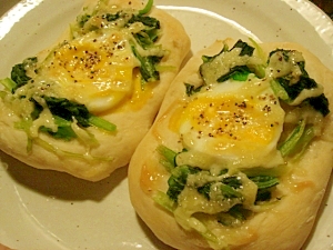 小松菜＆茹で卵の惣菜パン