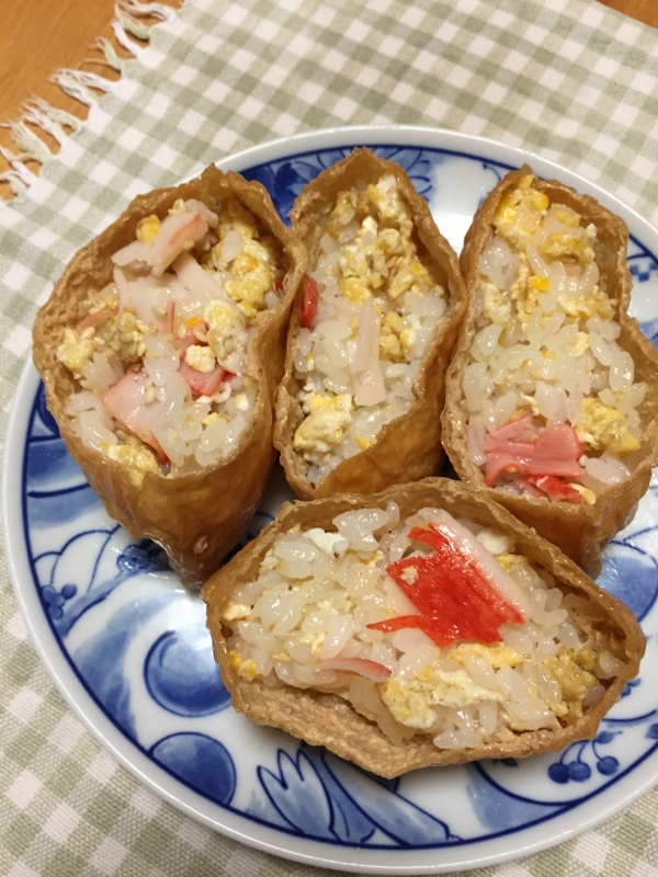 カニカマと炒り卵の稲荷寿司