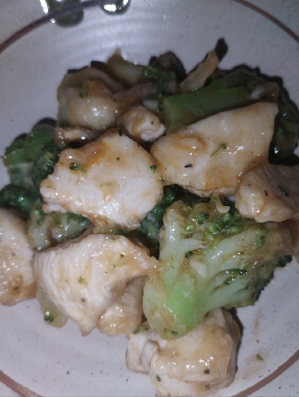 子供が喜ぶ！鶏むね肉とブロッコリーのチーズ焼き♪