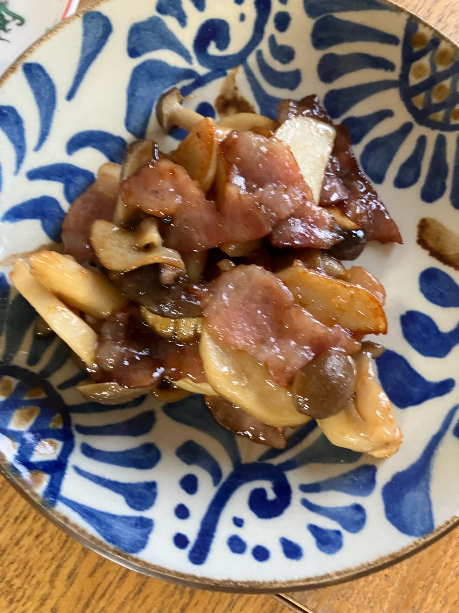 ベーコンときのこのにんにく炒め