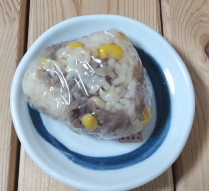 おとさん✨お昼に玄米ご飯で、牛肉とコーンのおにぎり作りました☆実家で収穫したとうもろこしが冷凍庫にたくさんあり(汗)使えてうれしいです♡そうか～2階まででしたね