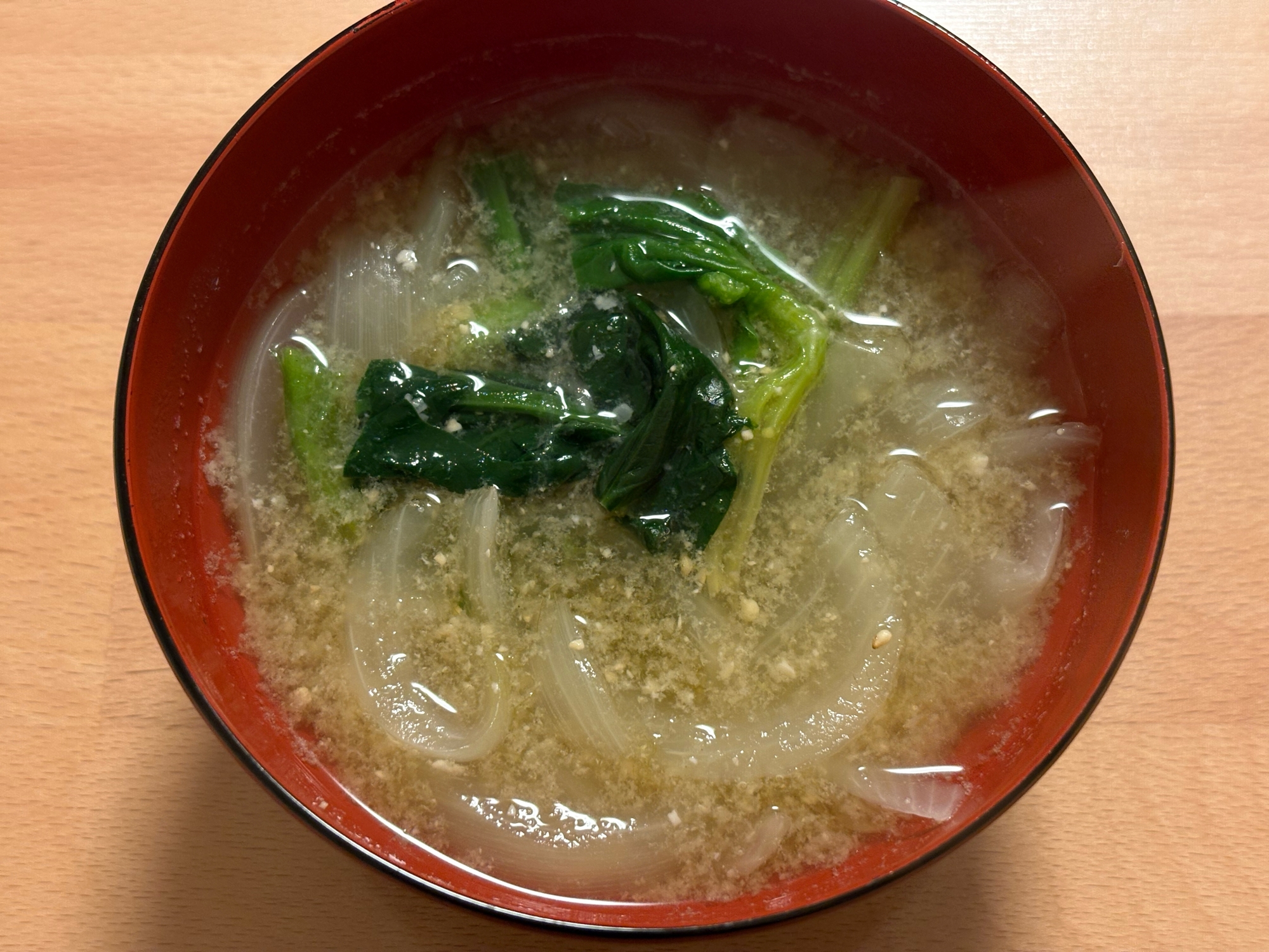 ほうれん草と玉ねぎの味噌汁