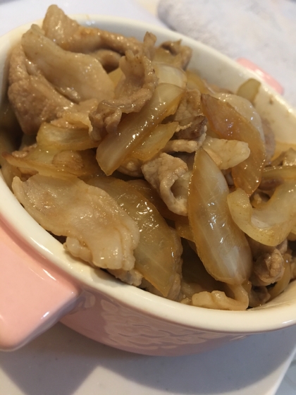 茹でた肉が余ったので、肉に下味は付けず、玉ねぎを炒めてお肉を入れてからフライパンで味付け。。美味しく出来ました！
子どもが小さいので、ちょうど良い味付けでした！