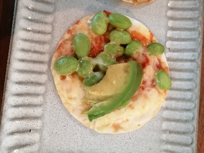 ♪餃子の皮で♡枝豆とチーズのひとくちピザ♪