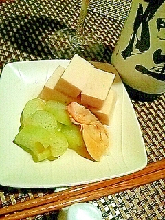 日本酒がすすむ、りゅうきゅうと高野豆腐の煮物