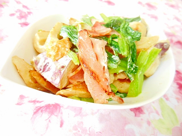 ❤竹輪と薩摩芋とベーコンと小松菜のガリマヨ炒め❤