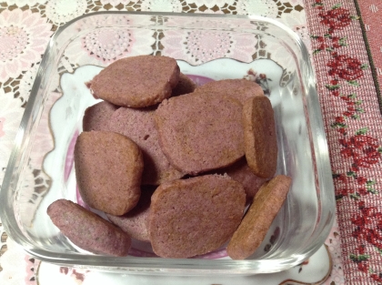 久しぶりにクッキーを焼いたよ❤︎私のは、よく見たら紫芋パウダーだったわぁ〜(*_*)お芋の風味がとっても美味しくて家族に大好評♪♪素敵レシピ有難う〜(^o^)/