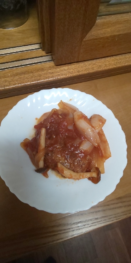 トマト缶で煮込みハンバーグ