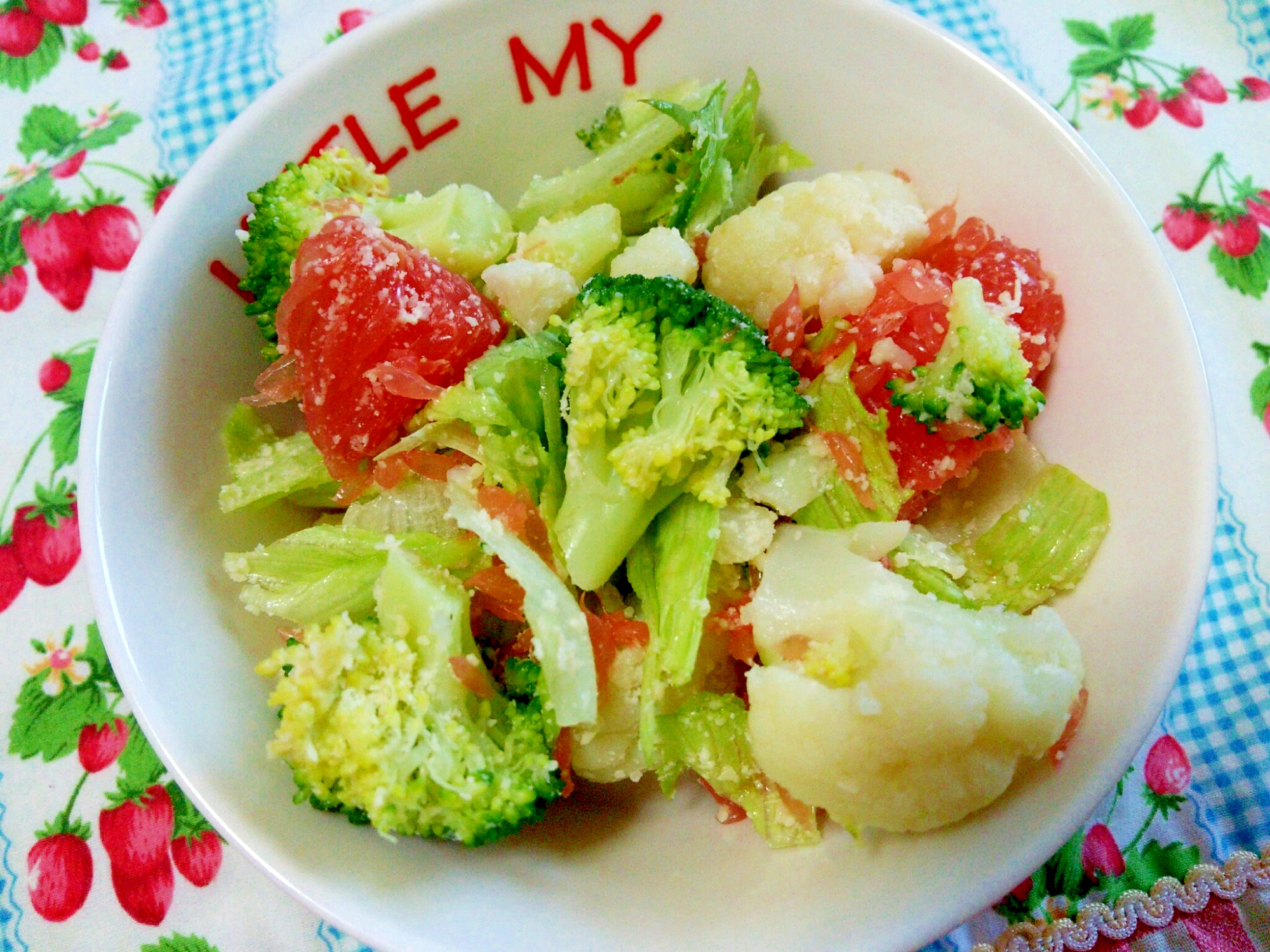 めんつゆで簡単♪花野菜とグレープフルーツのサラダ