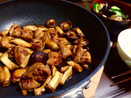 柔らか☆きのこと鶏胸肉のブラックペッパー炒め焼き☆