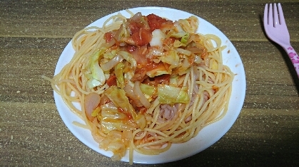 キャベツとツナのトマトパスタ