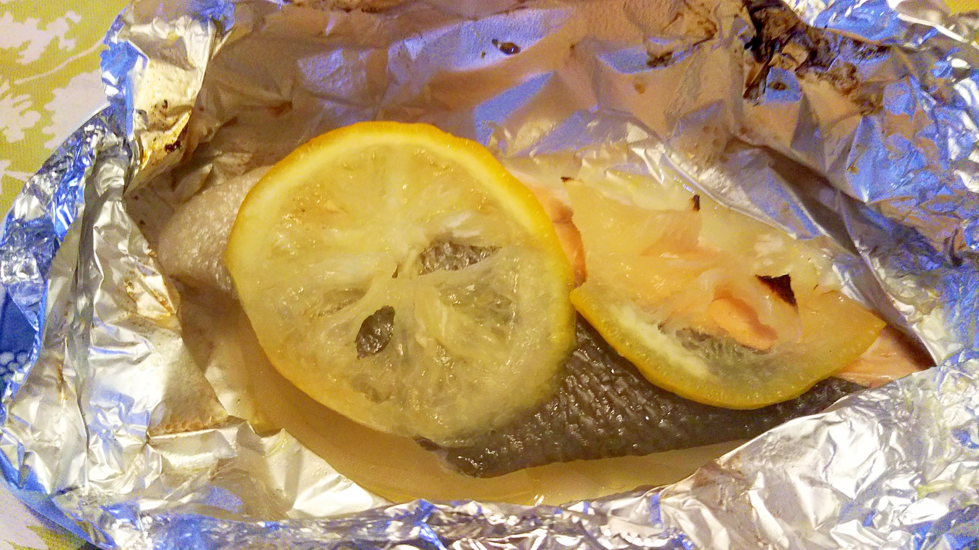 鮭と玉葱・柚子のホイル焼き