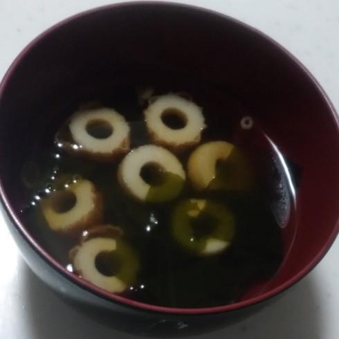ちくわとわかめとネギのお吸い物