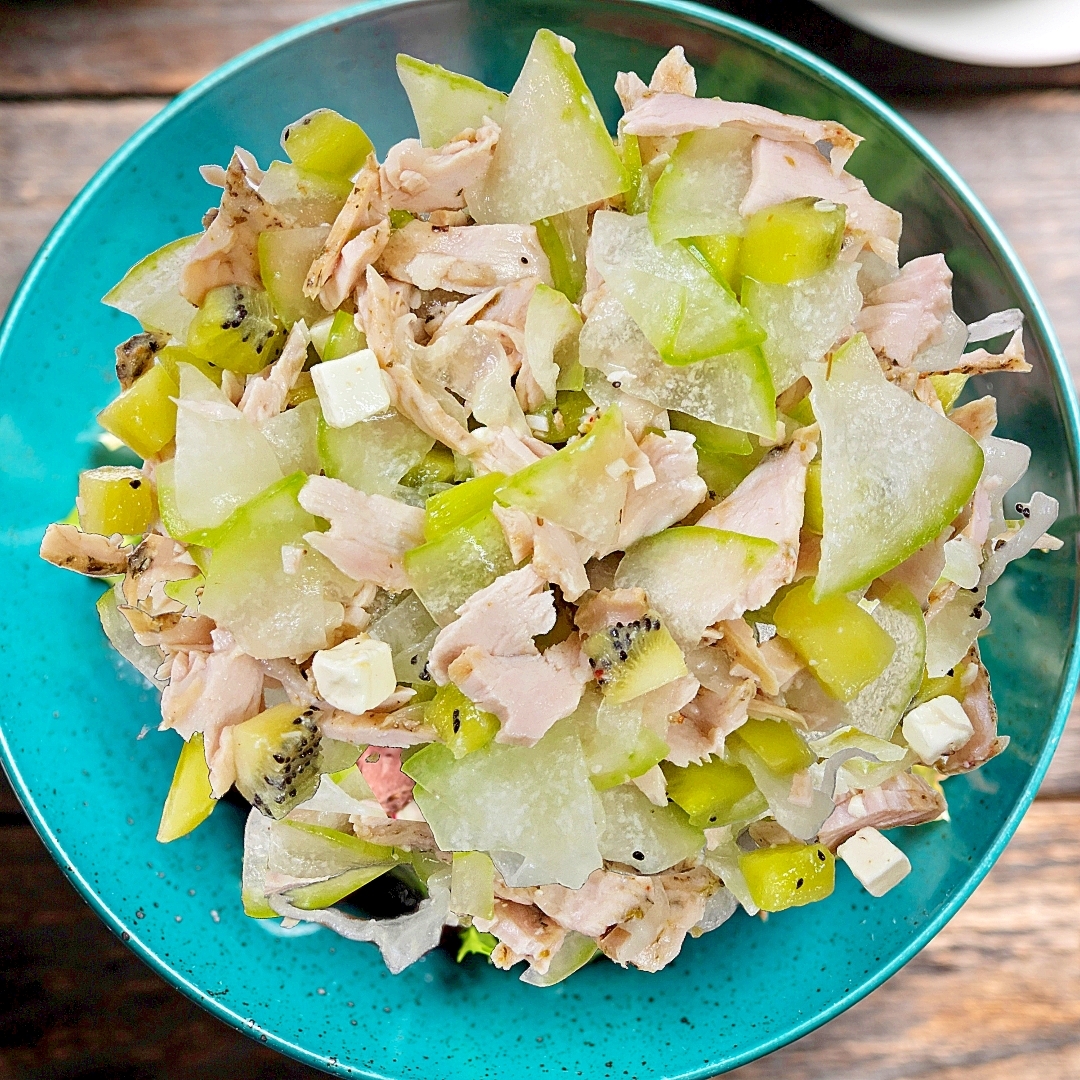 赤貧洗うが如し！冬瓜キウイ蒸し鶏クリチミニマル和え