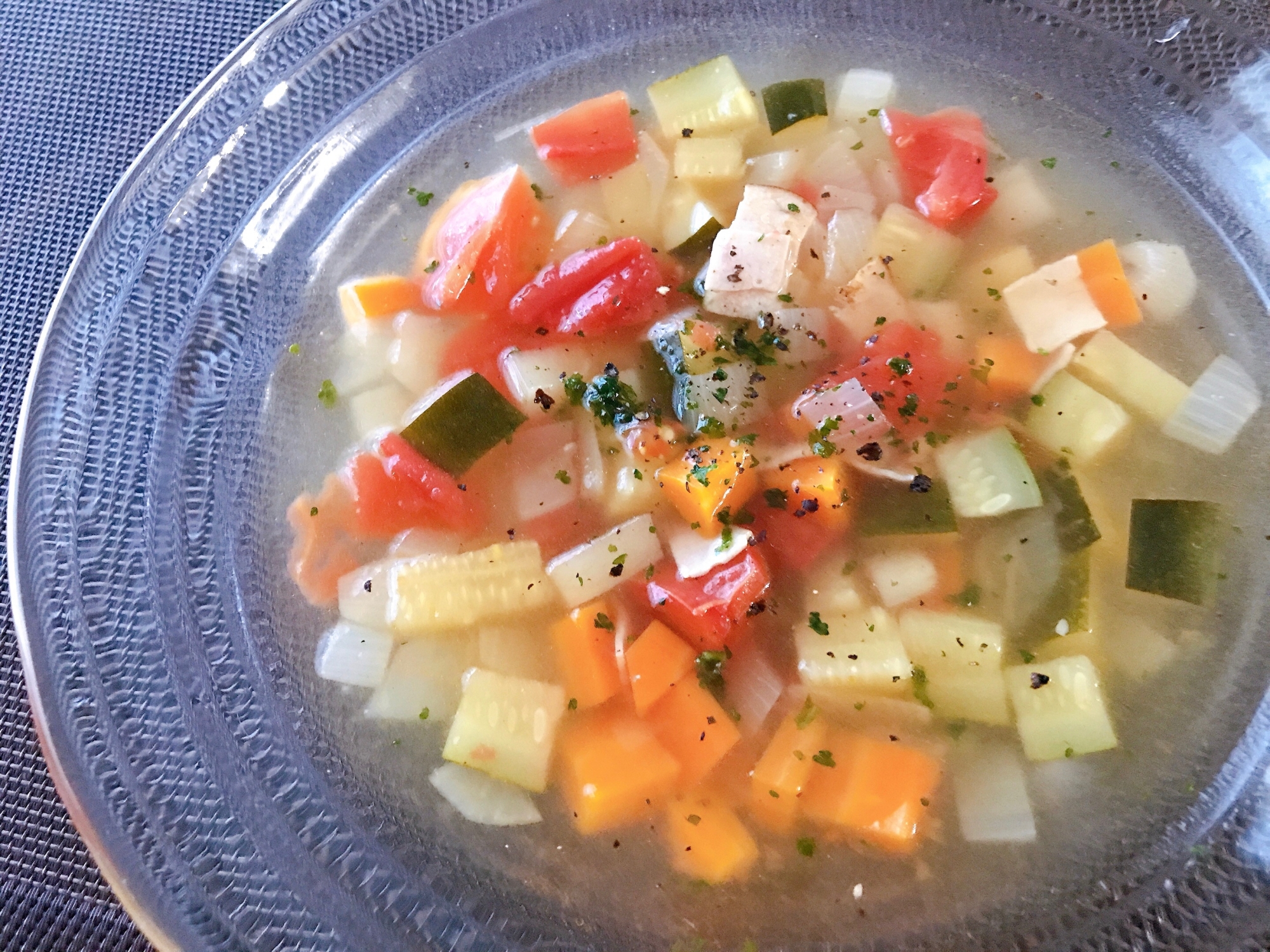 ズッキーニやトマトの夏野菜コンソメスープ☆