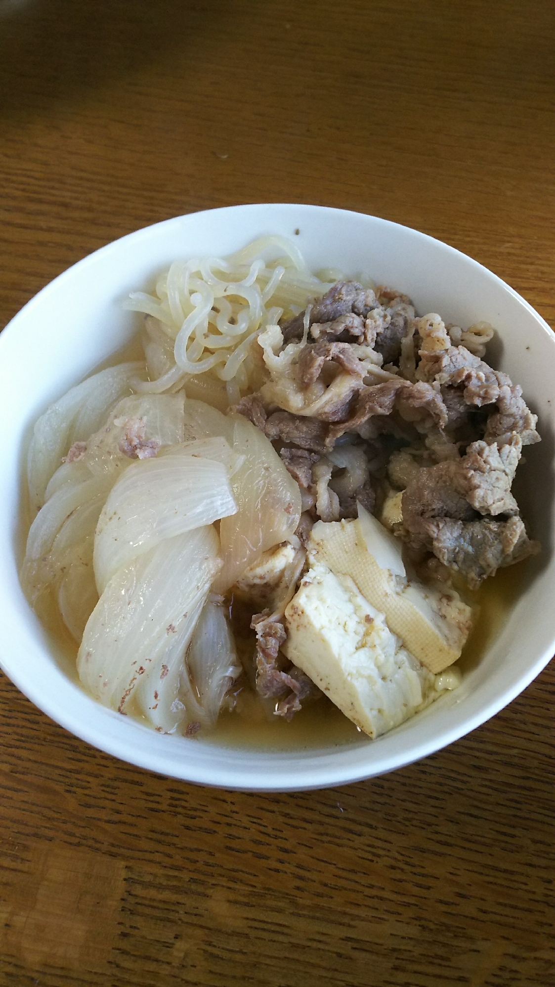 新玉ねぎで肉豆腐(牛肉と糸こんにゃく)