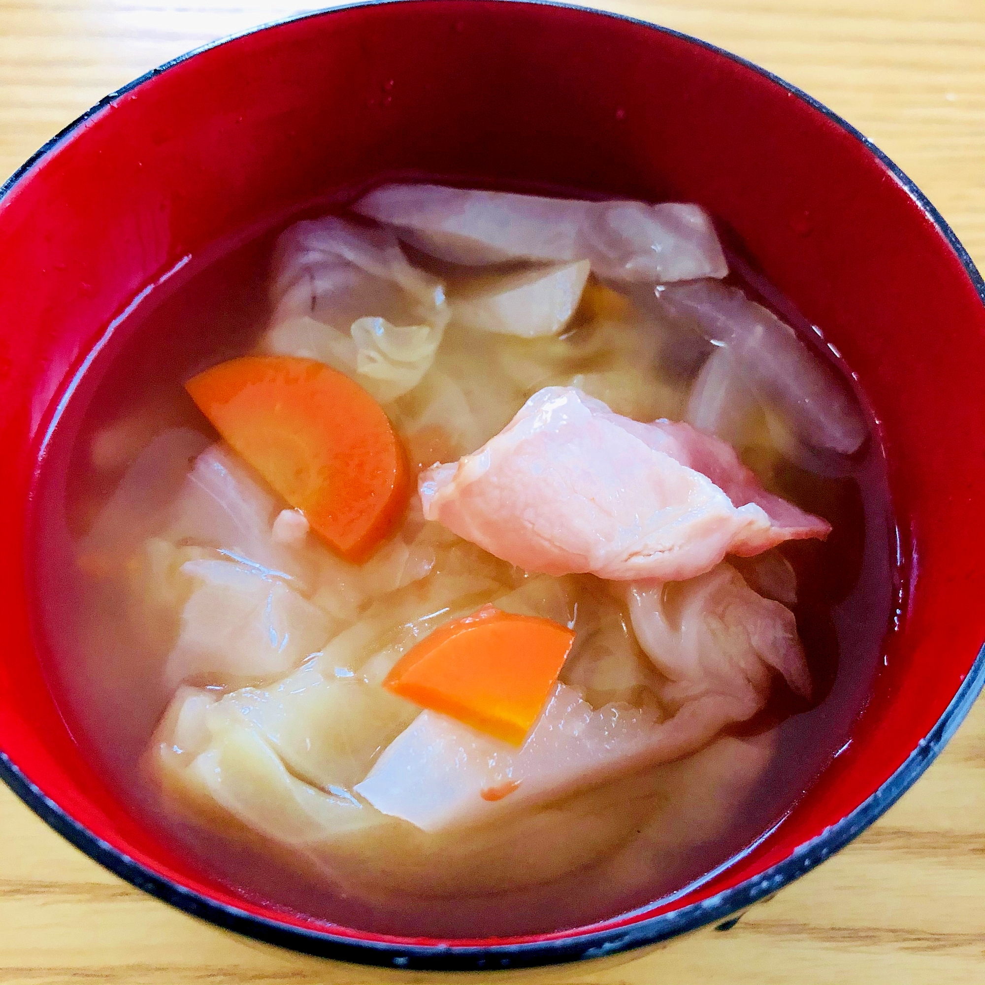 ベーコンと野菜のコンソメスープ