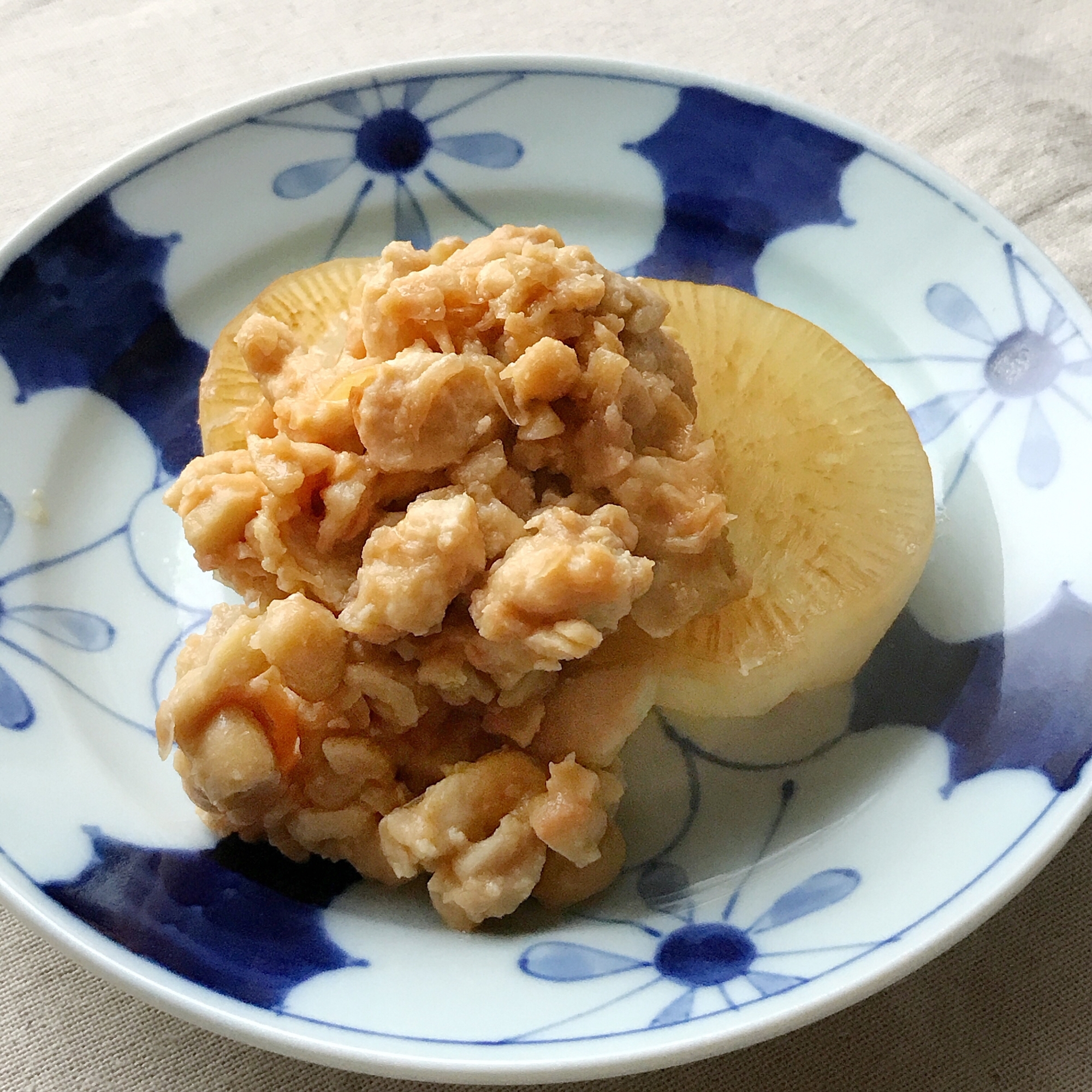 大根ステーキ＊大豆入り鶏味噌乗せ