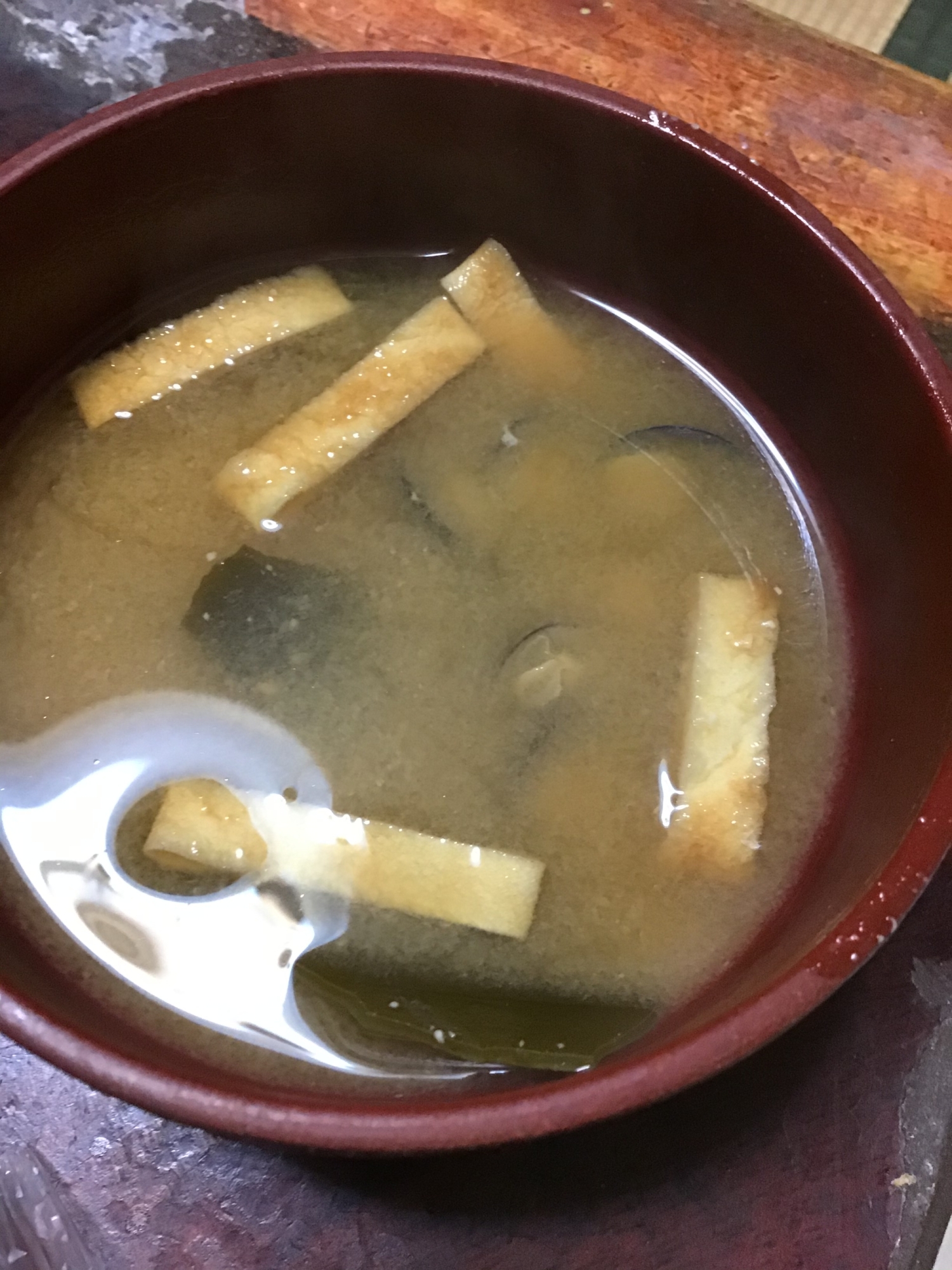 しじみと昆布と焼き麩の味噌汁。