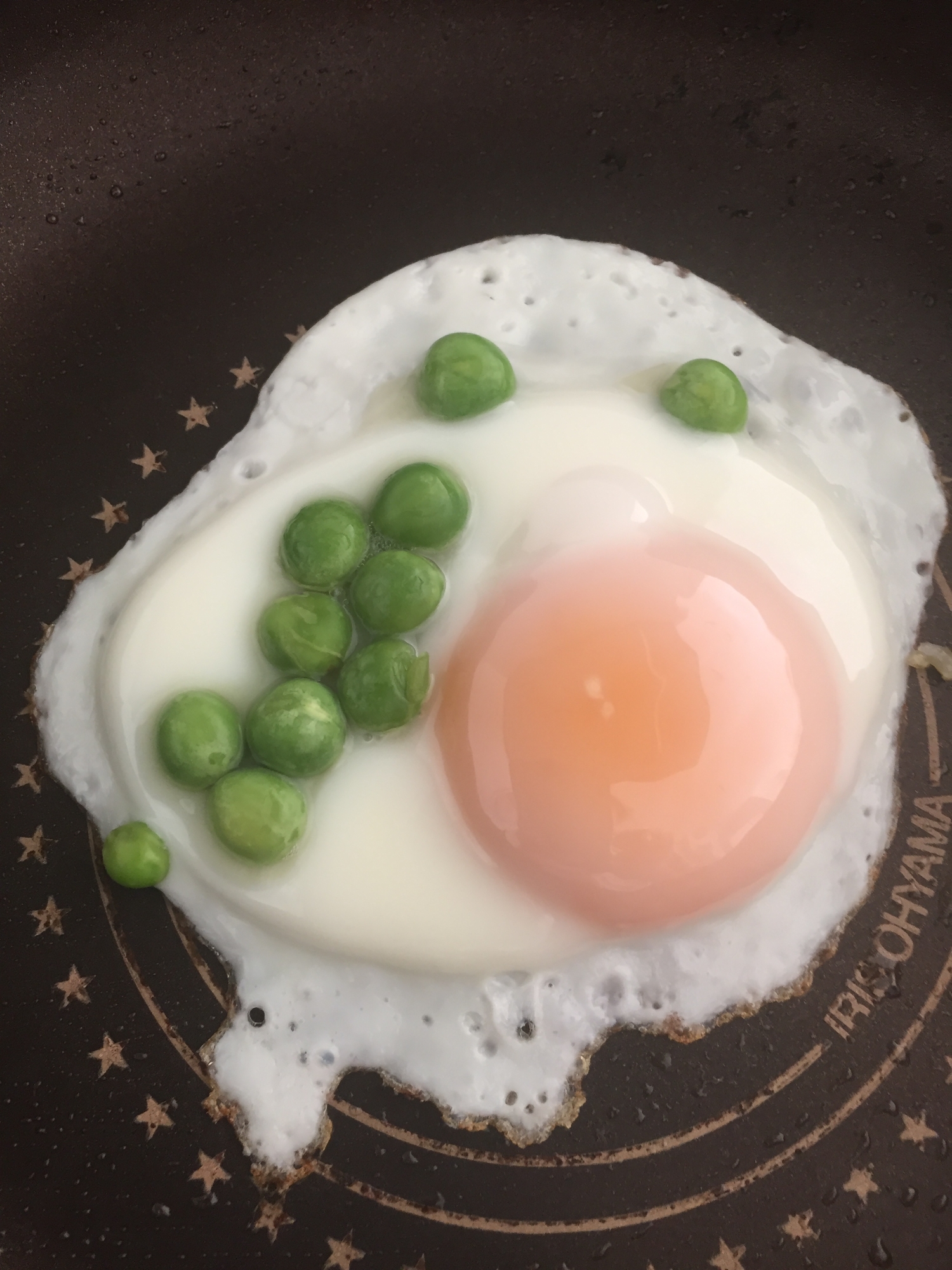 グリーンピースの目玉焼き！