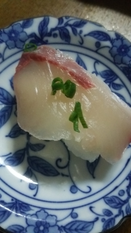 鯛と鰤とヒラメのﾐﾆﾐﾆ寿司！
